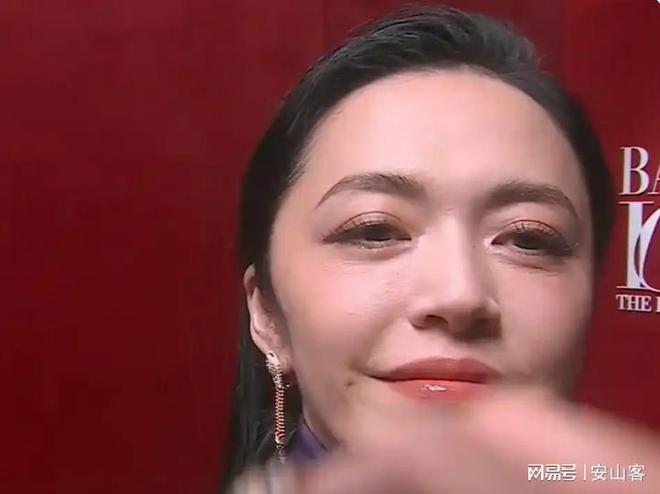 吓坏杨幂不敢露脸只有赵今麦扛住了！pg电子模拟器试玩芭莎之夜被镜头签(图1)